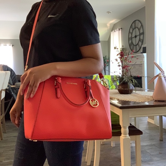 Beautiful large Ciara satchel 😍 - Picture 9 of 9